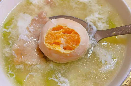 員工飯?zhí)贸邪棠阆痰笆萑夤?jié)瓜湯