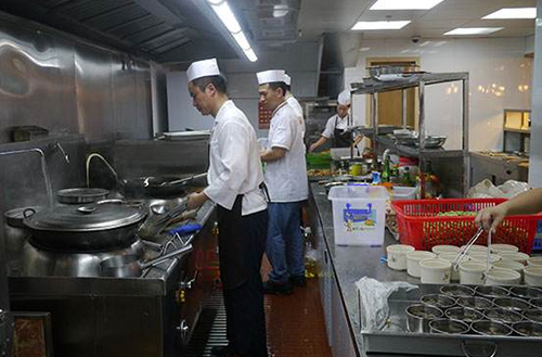 東莞飯?zhí)贸邪畯N房安全十則